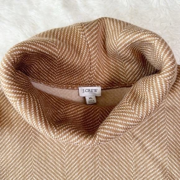 J. Crew Women Brown Long Sleeve Funnelneck Boxy Fit Pullover Sweater
Classic XL - Picture 2 of 7